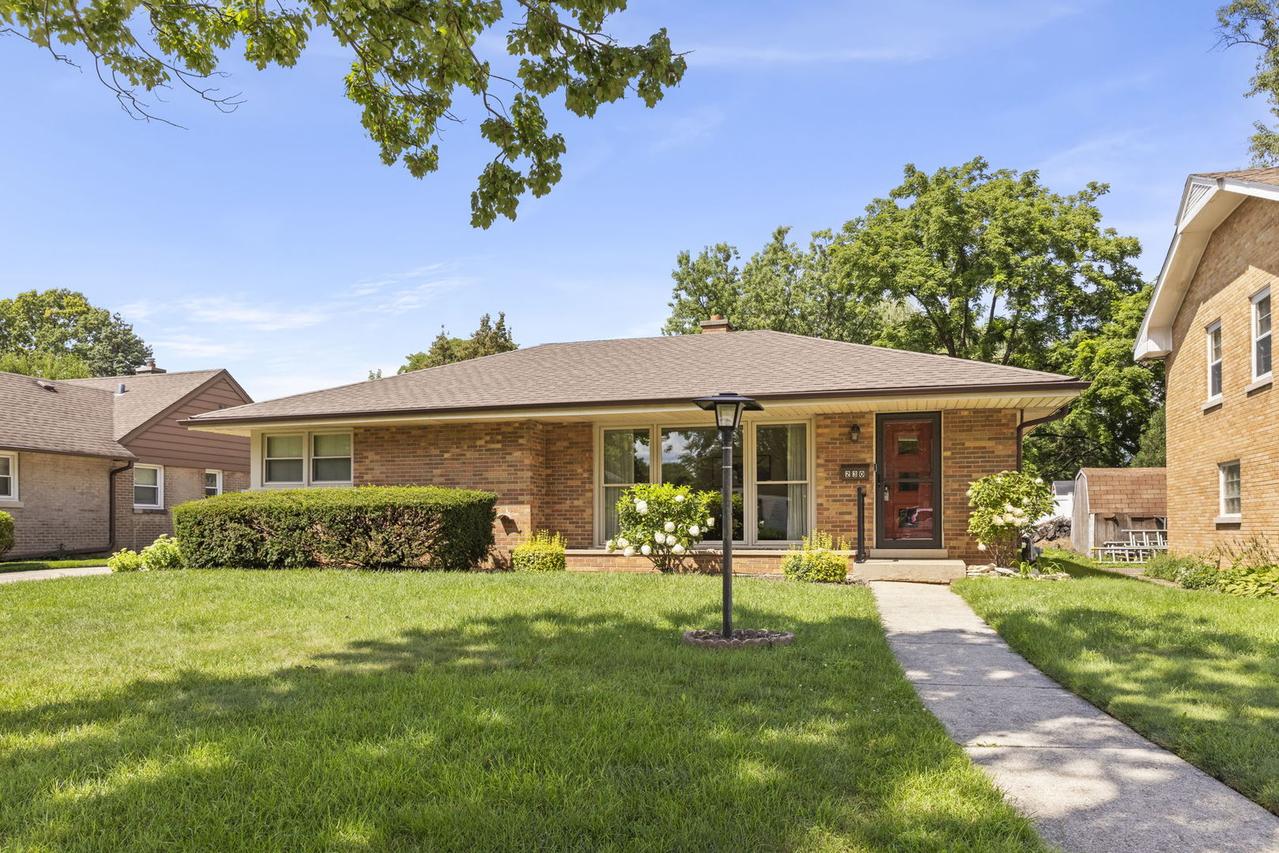 230 W Washington Blvd., Lombard, IL 60148