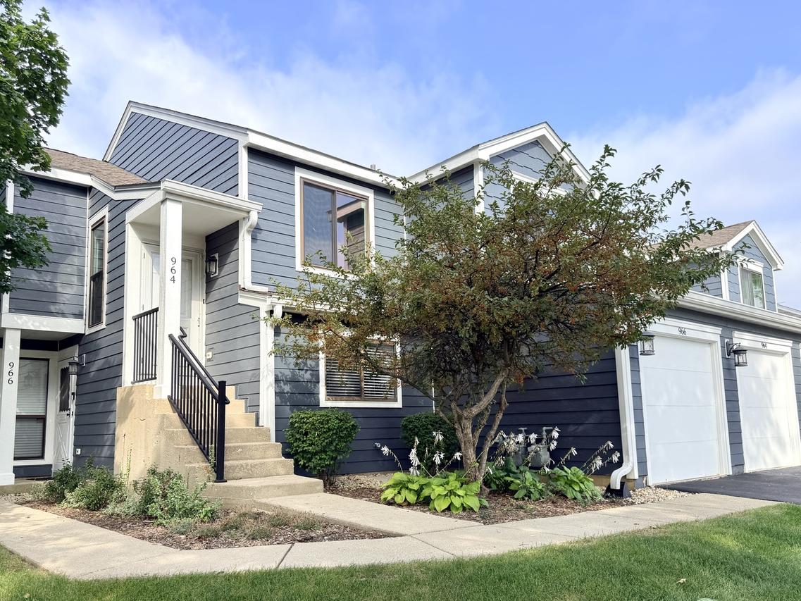 964 Brunswick Cir. #-, Schaumburg, IL 60193