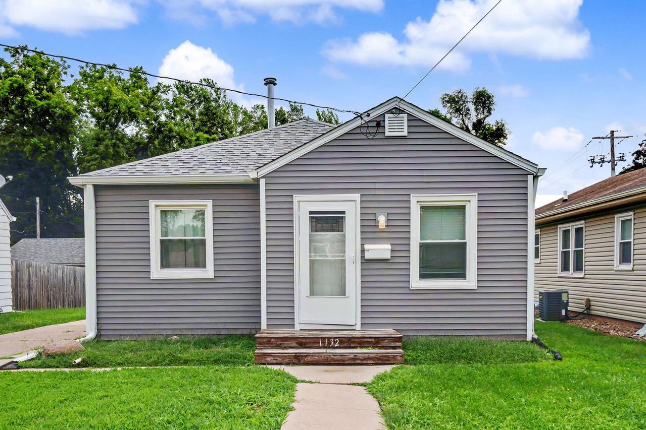 1132 53rd St., Moline, IL 61265