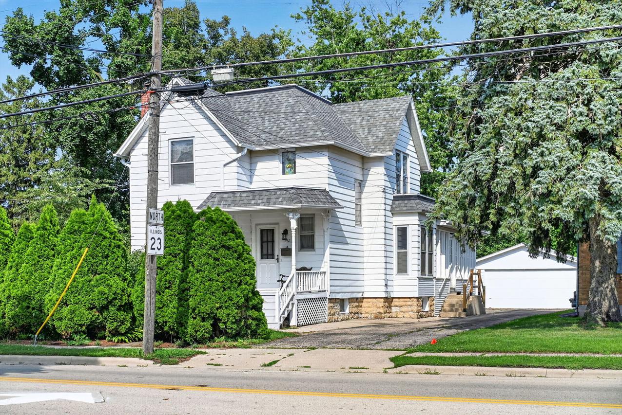 742 S 4th St., Dekalb, IL 60115