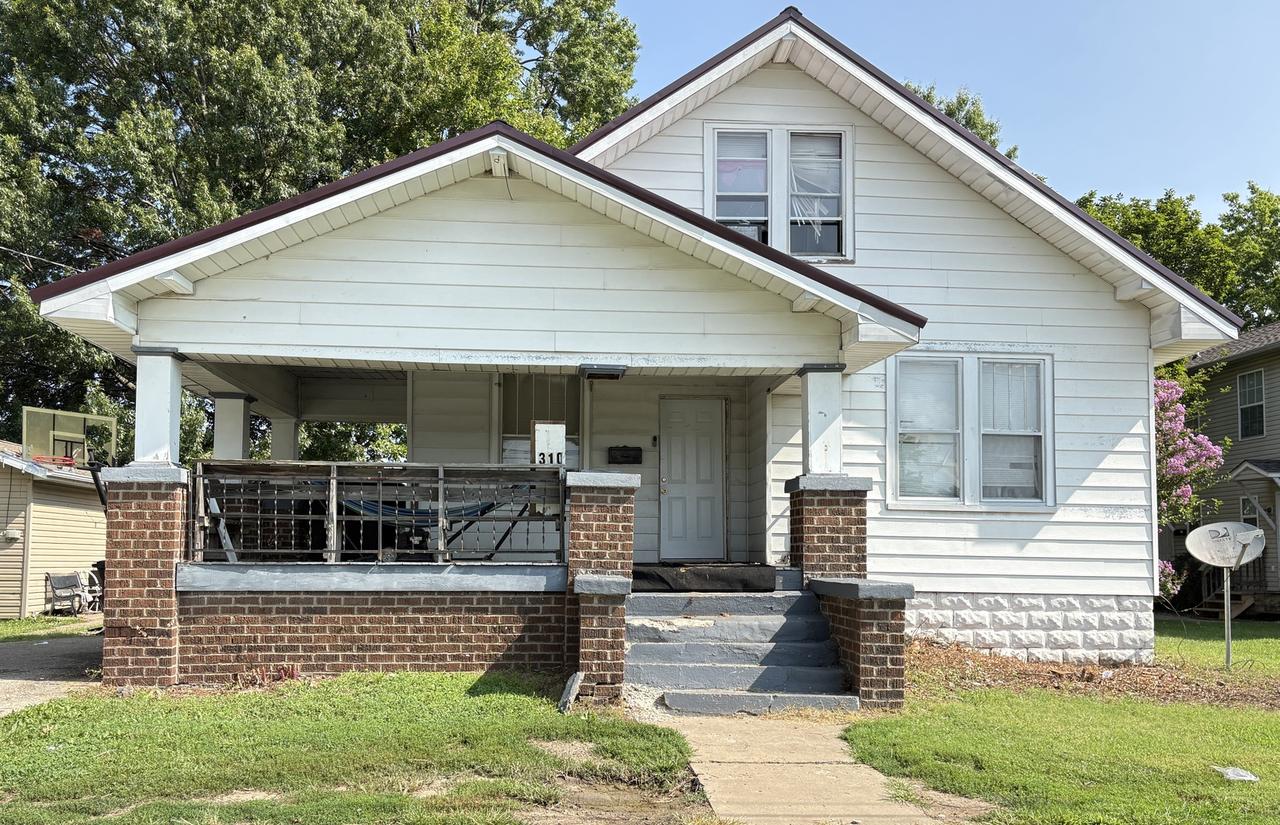 310 E Hester St., Carbondale, IL 62901