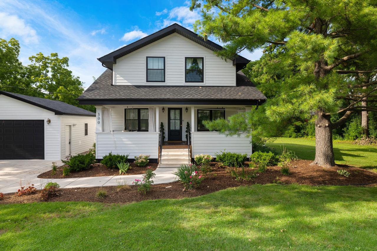 300 Geneva Rd., Glen Ellyn, IL 60137