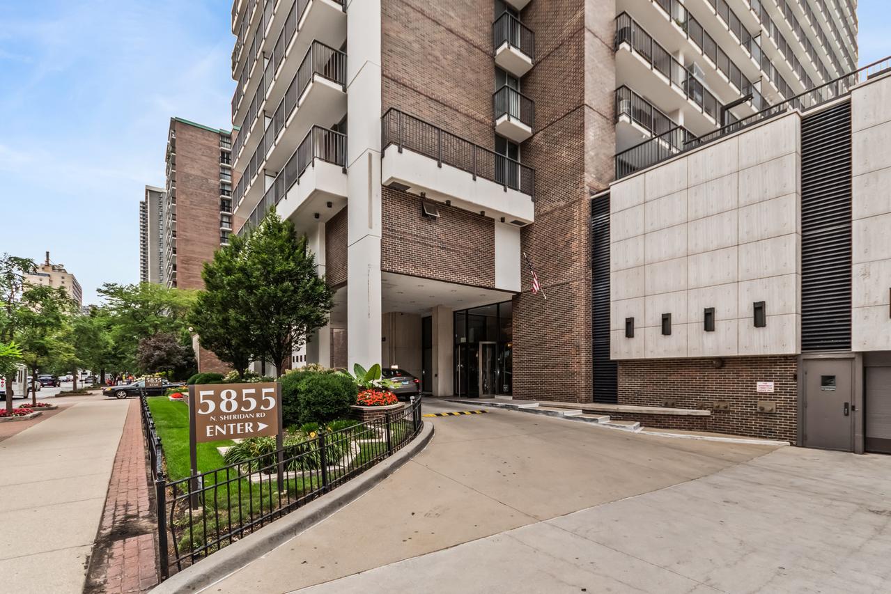 5855 N Sheridan Rd. #6G, Chicago, IL 60660