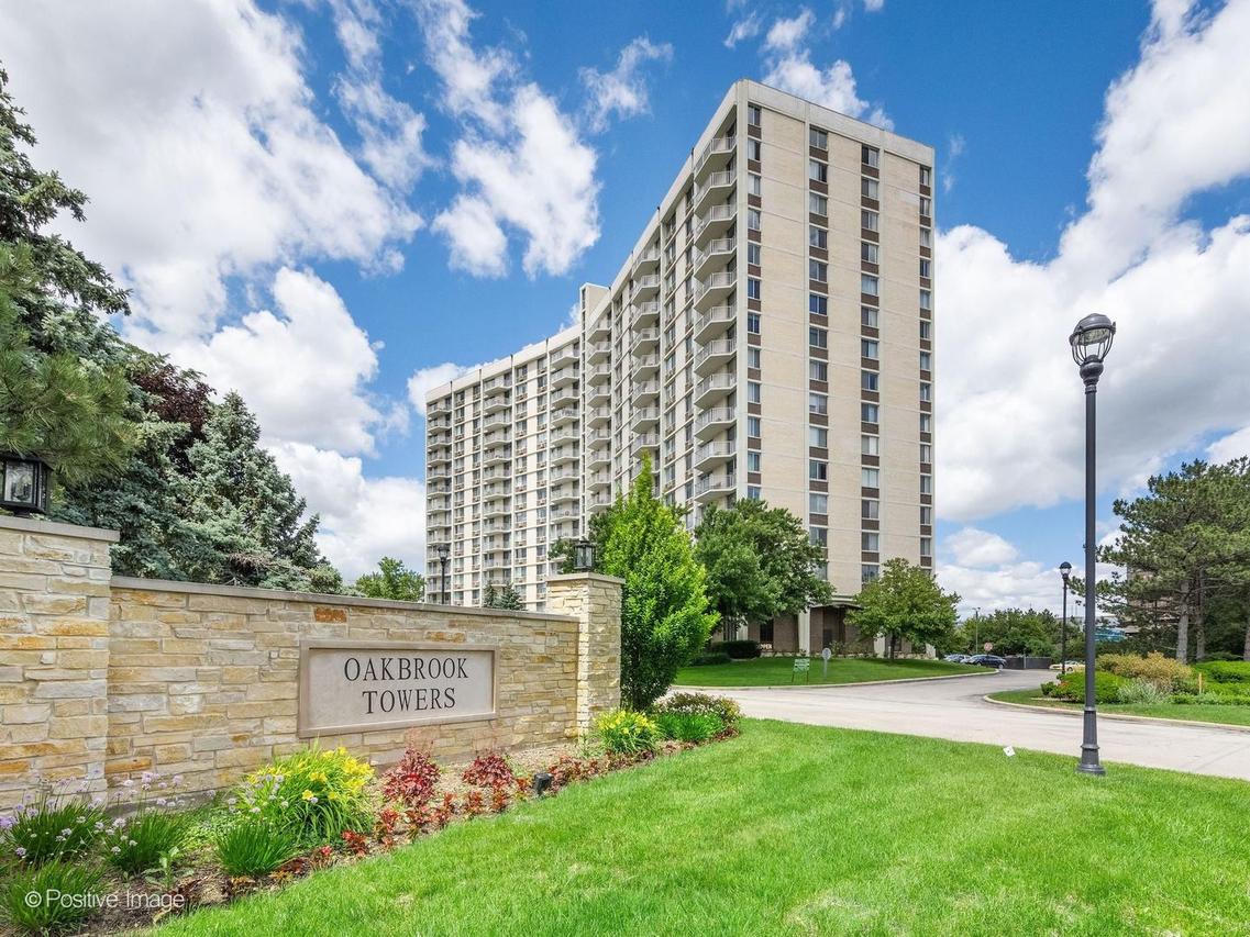 40 N Tower Rd. #5A, Oak Brook, IL 60523