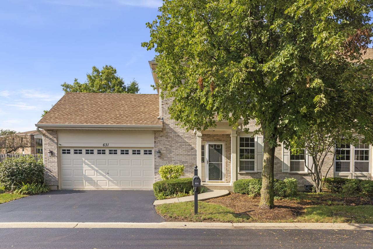 631 Dunhill Ln., Carol Stream, IL 60188
