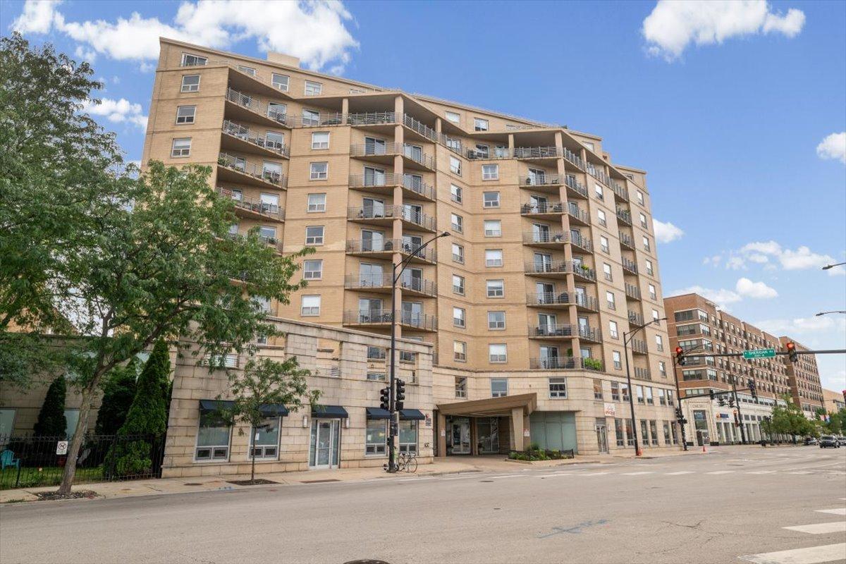 4350 N Broadway St. #1001, Chicago, IL 60613
