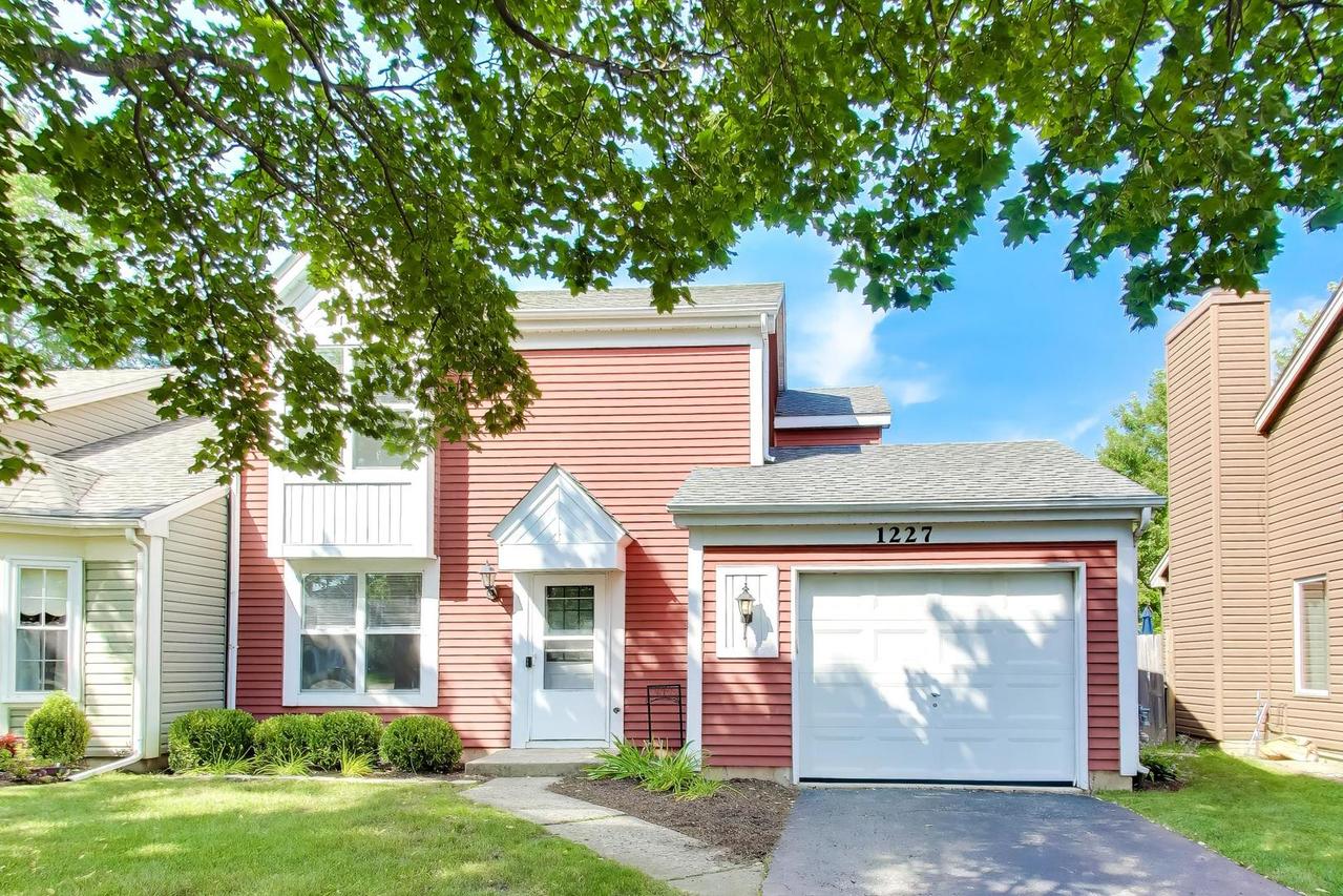 1227 Huntington Dr., Mundelein, IL 60060