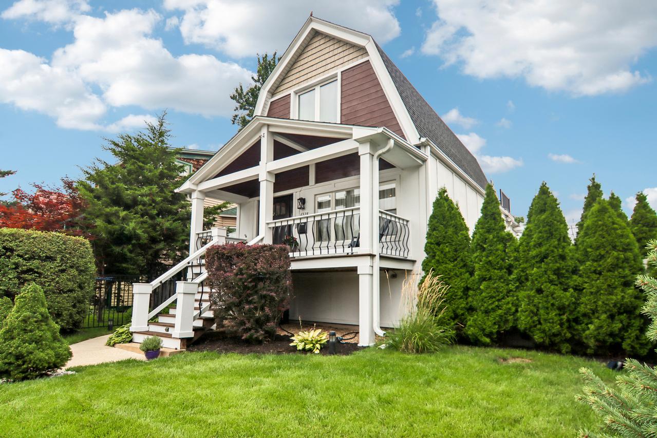 6328 W Addison St., Chicago, IL 60634
