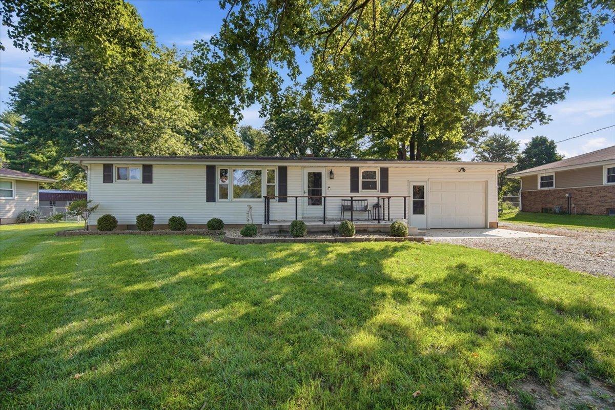 1524 Hickory Point Rd., Metamora, IL 61548