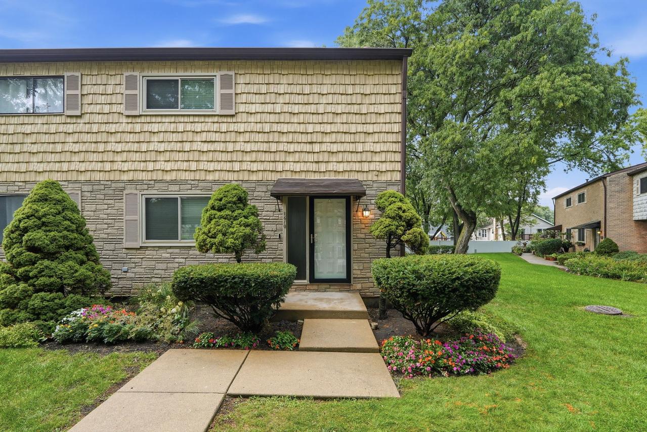 1610 Tahoe Circle Dr., Wheeling, IL 60090