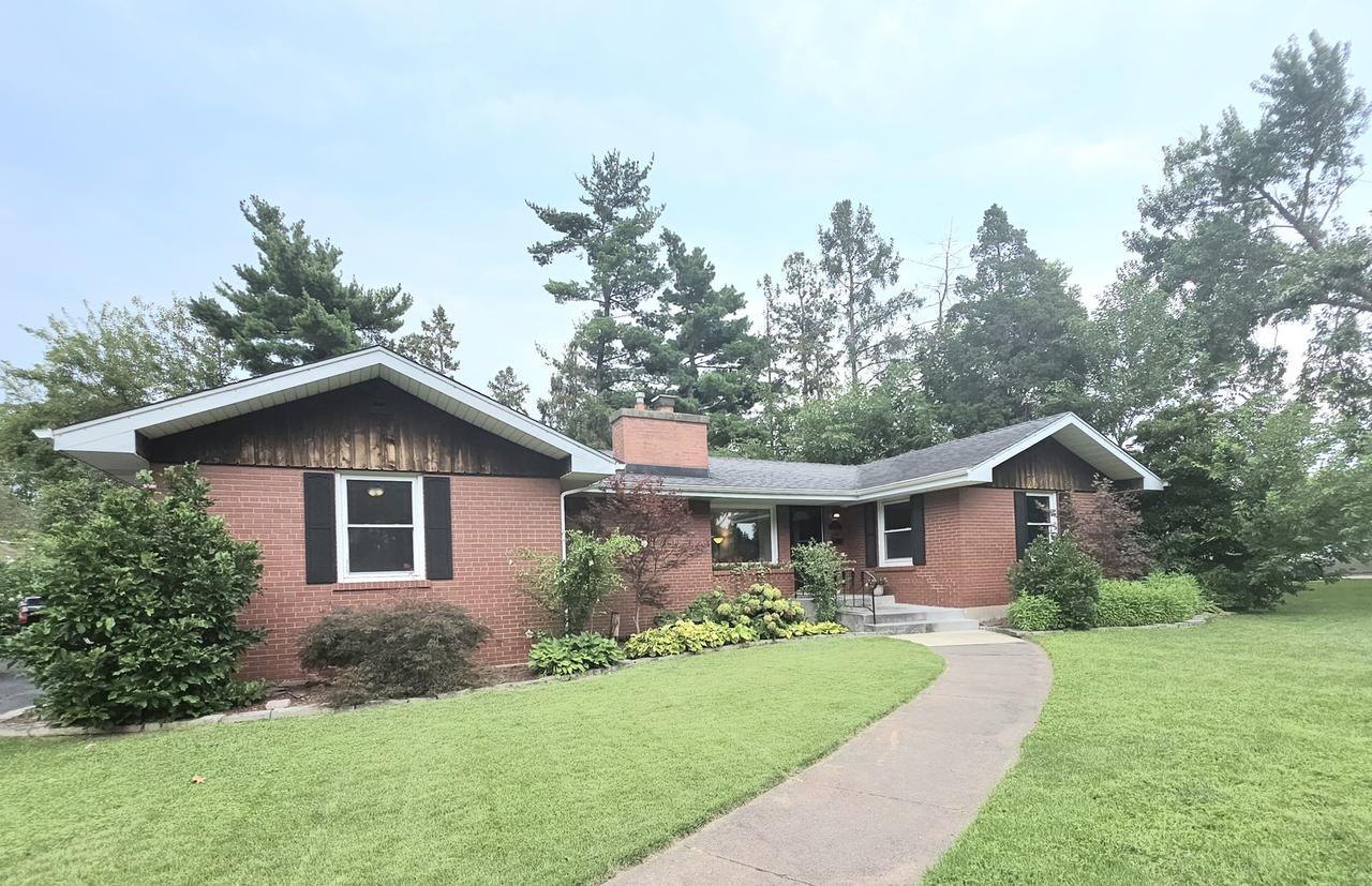 629 Dundee Ave., Flossmoor, IL 60422