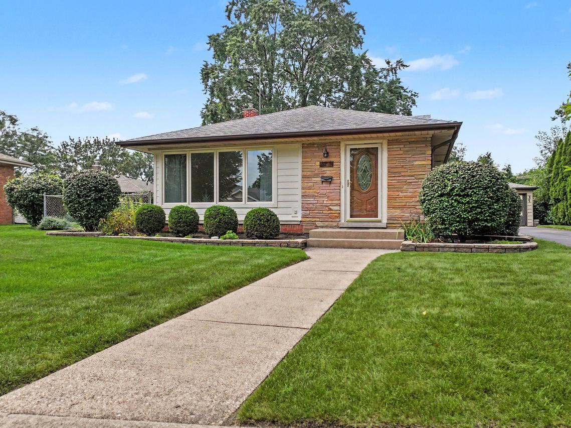 112 N Reuter Dr., Arlington Heights, IL 60005