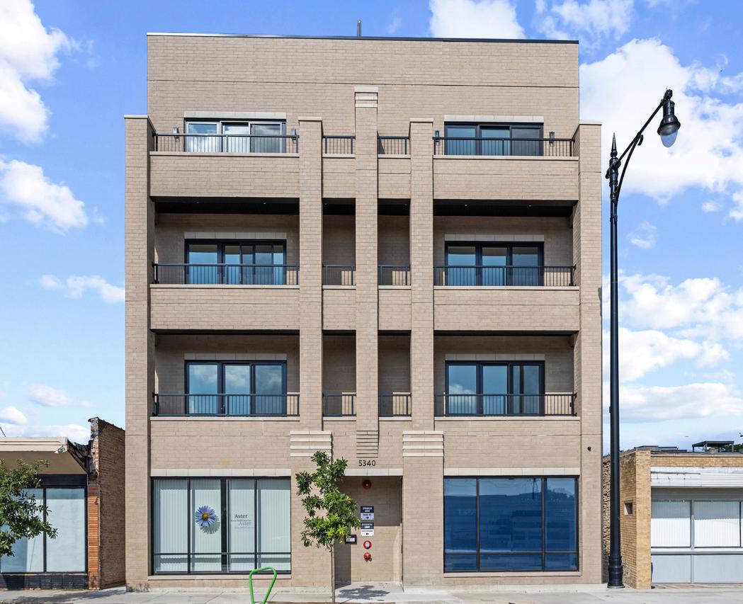 5340 N Lincoln Ave. #202, Chicago, IL 60625