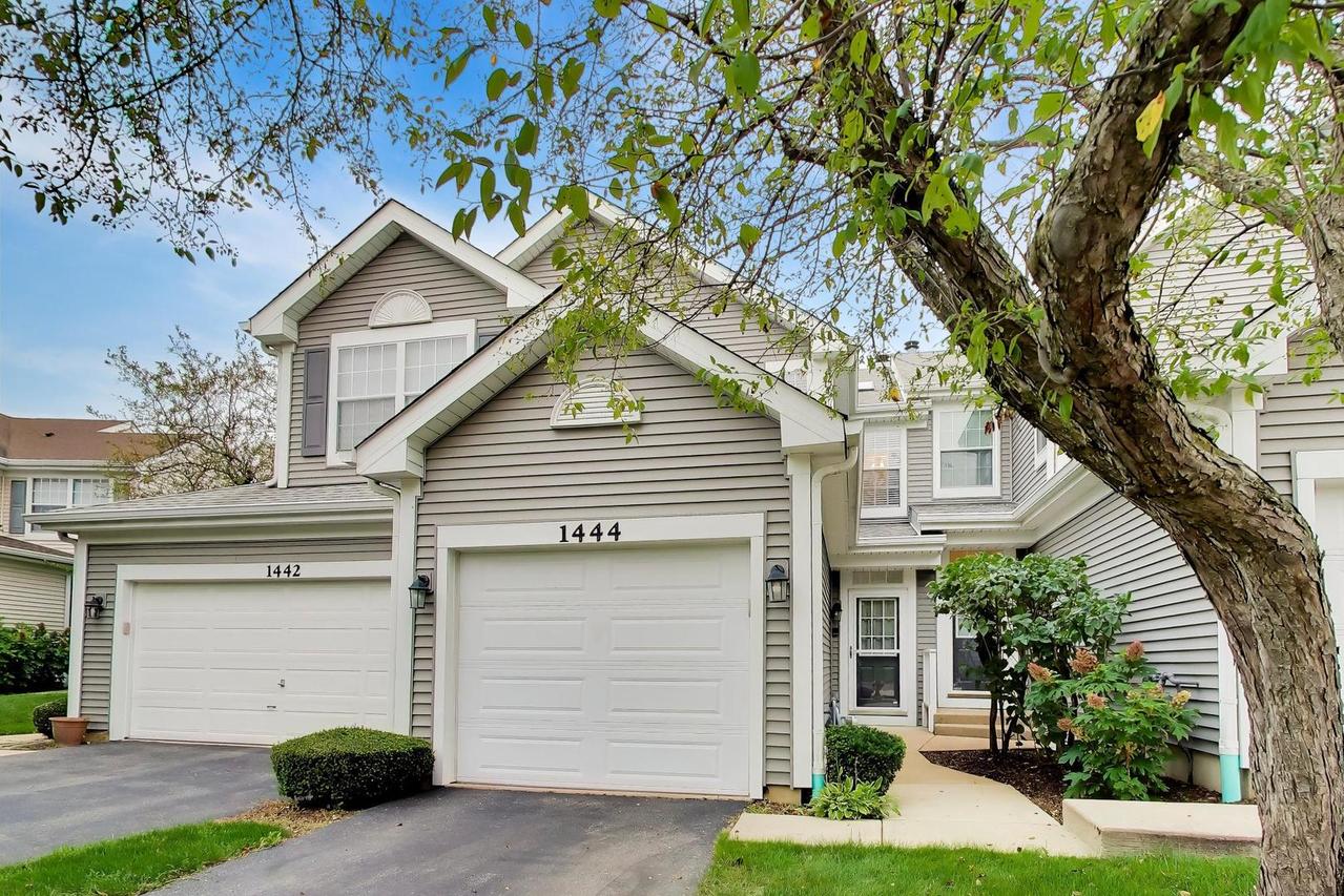 1444 Division Ct., St. Charles, IL 60174