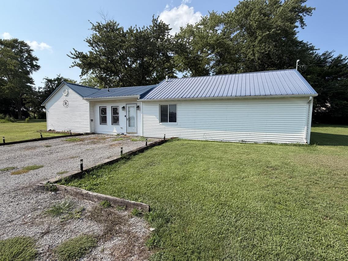 5789 State Route 154 Hwy., Pinckneyville, IL 62274