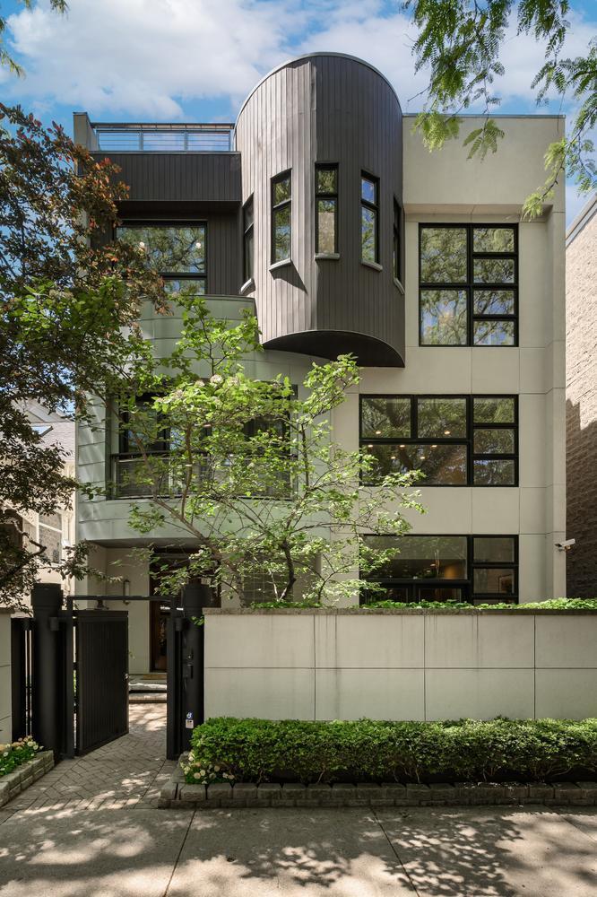1934 N Cleveland Ave., Chicago, IL 60614
