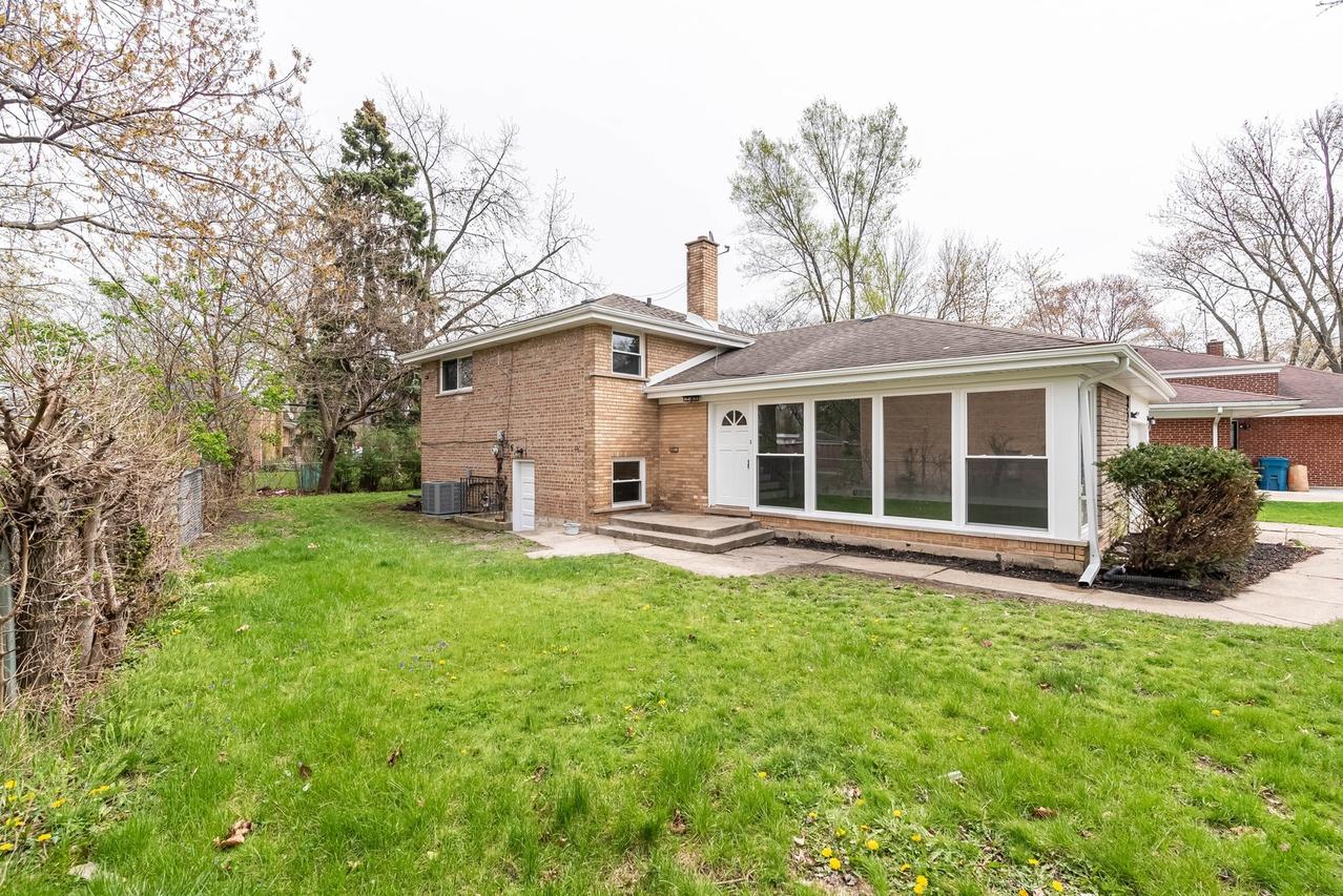 16039 Marion Dr., South Holland, IL 60473