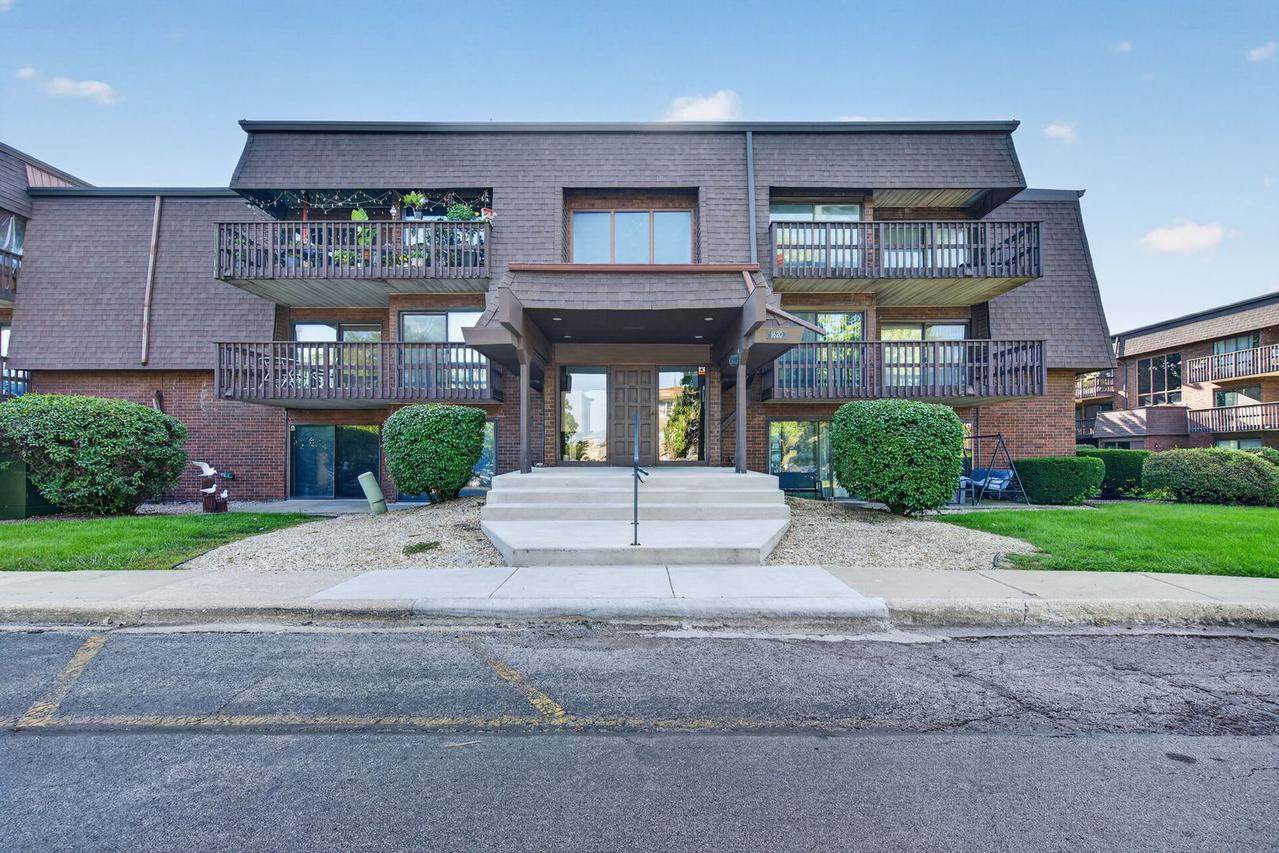 1620 Richmond Cir. #205, Joliet, IL 60435