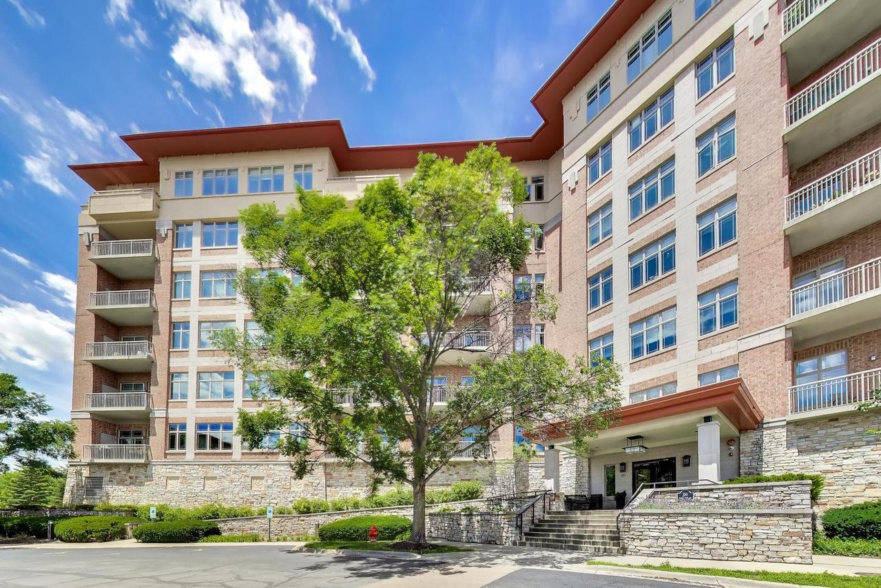 100 Prairie Park Dr. #701, Wheeling, IL 60090