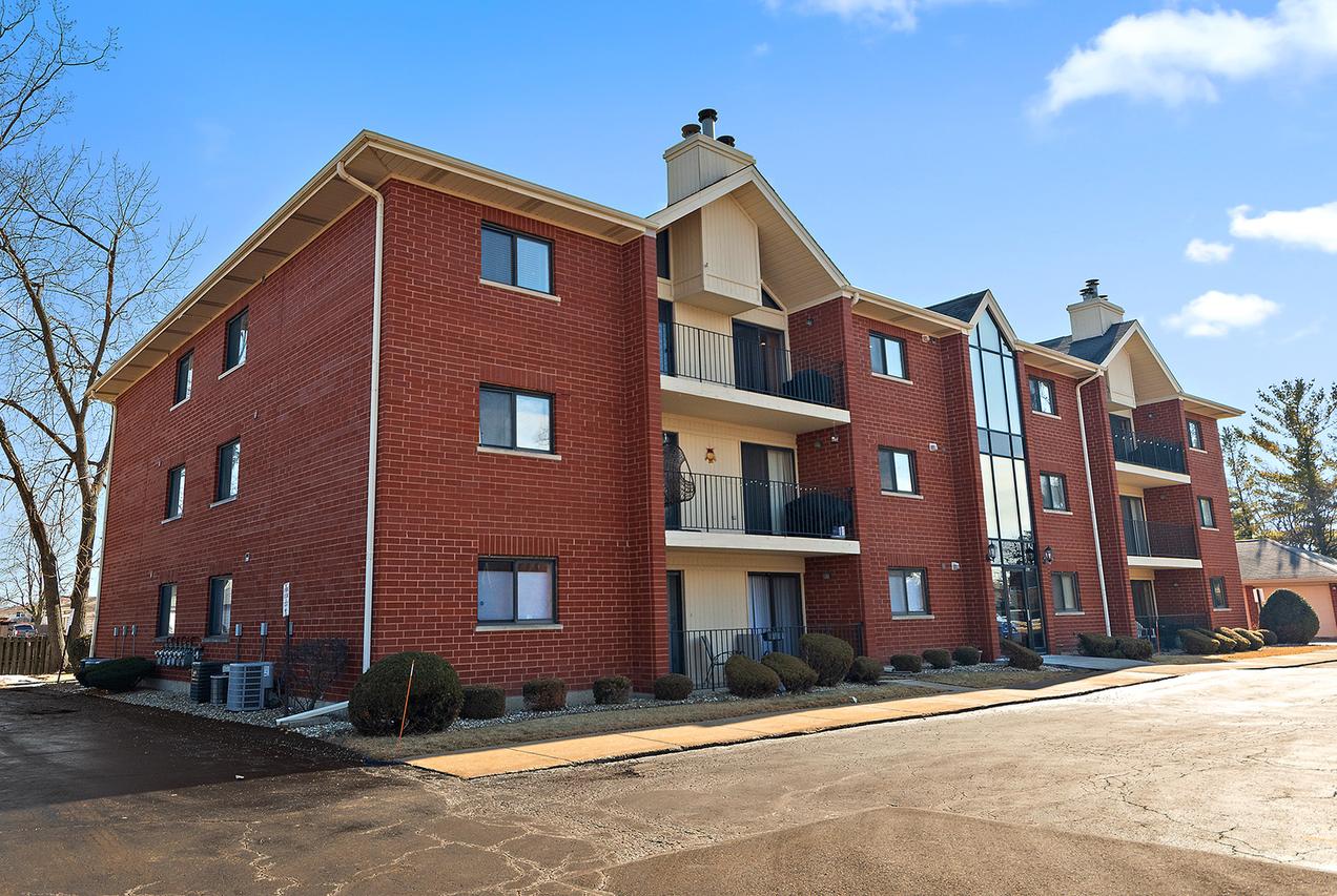 18245 66th Ct. #3A, Tinley Park, IL 60477