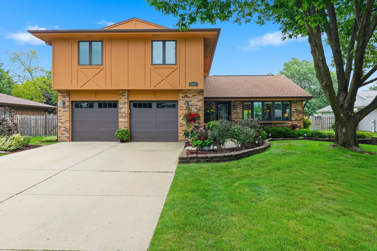 305 S Knollwood Dr., Schaumburg, IL 60193