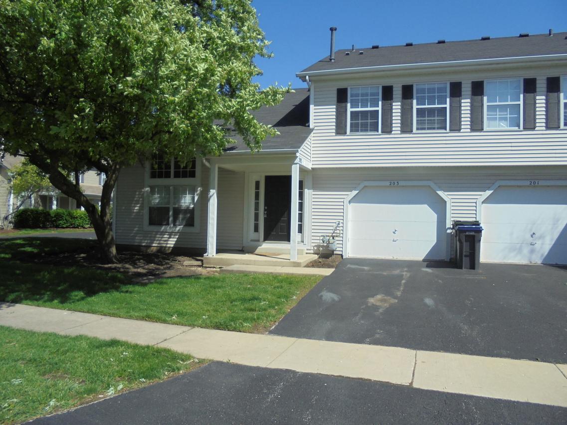 203 Teak Ln., Streamwood, IL 60107