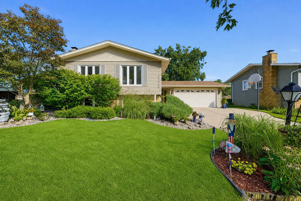 15440 Alameda Ave., Oak Forest, IL 60452