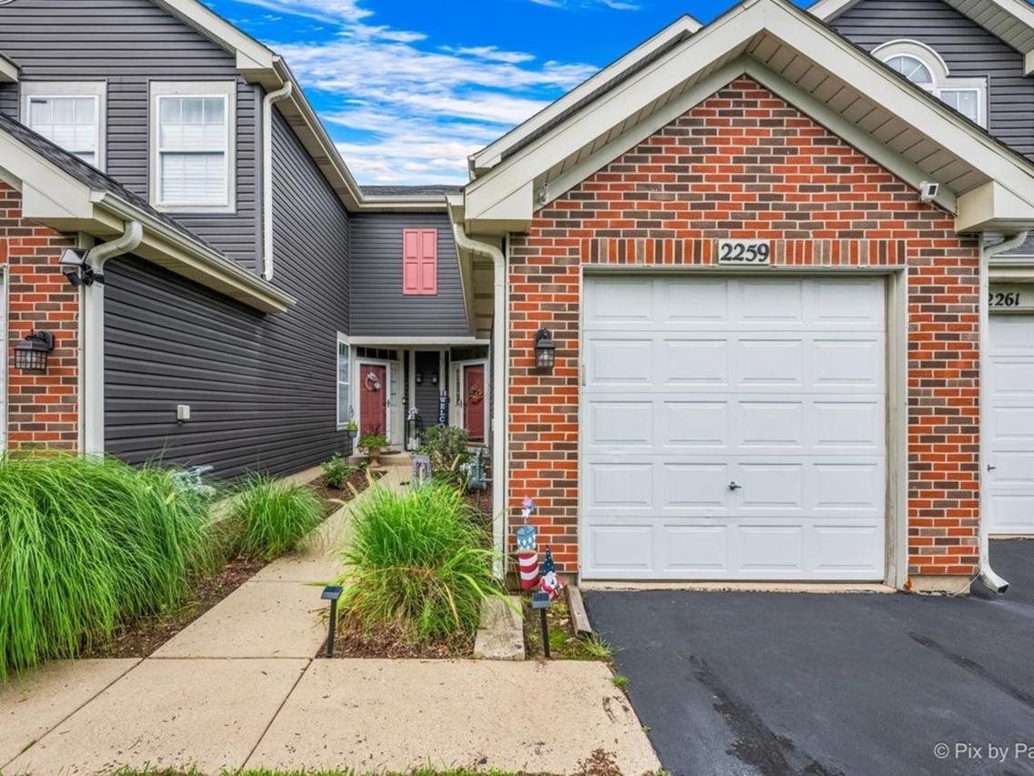 2259 Lake Ridge Dr., Glendale Heights, IL 60139