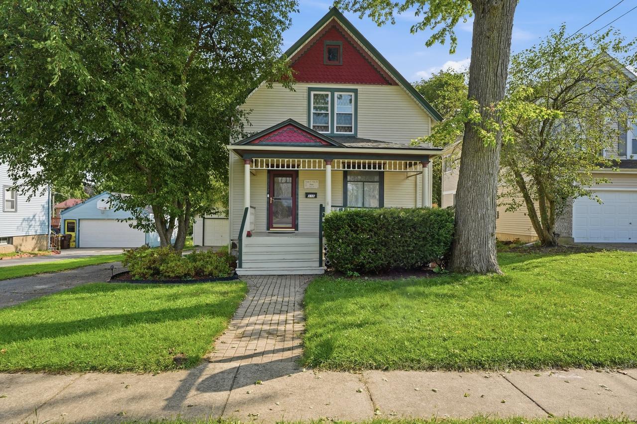 315 Forest Ave., Woodstock, IL 60098