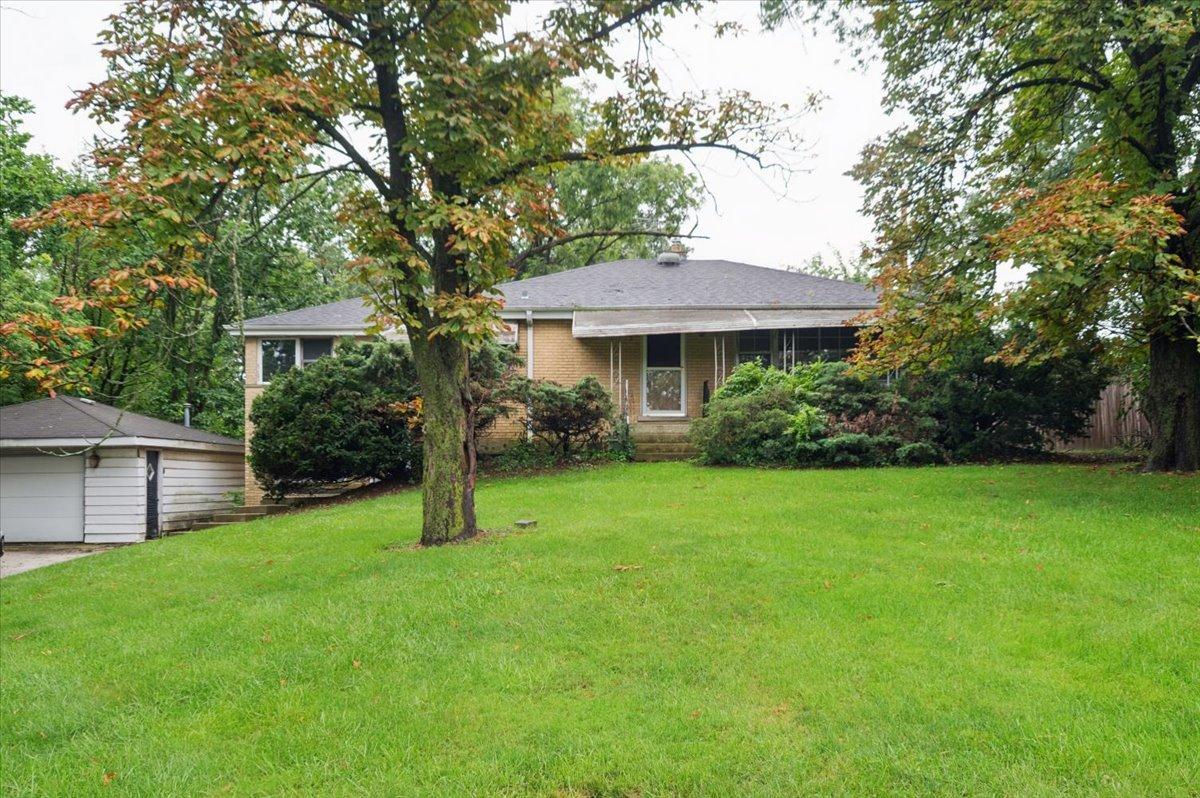 8351 W 99th St., Palos Hills, IL 60465