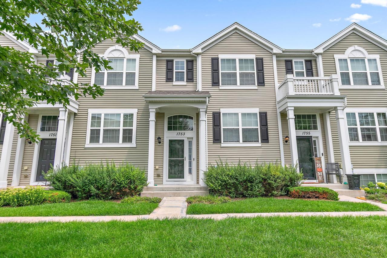 1753 Ruby Dr., Pingree Grove, IL 60140