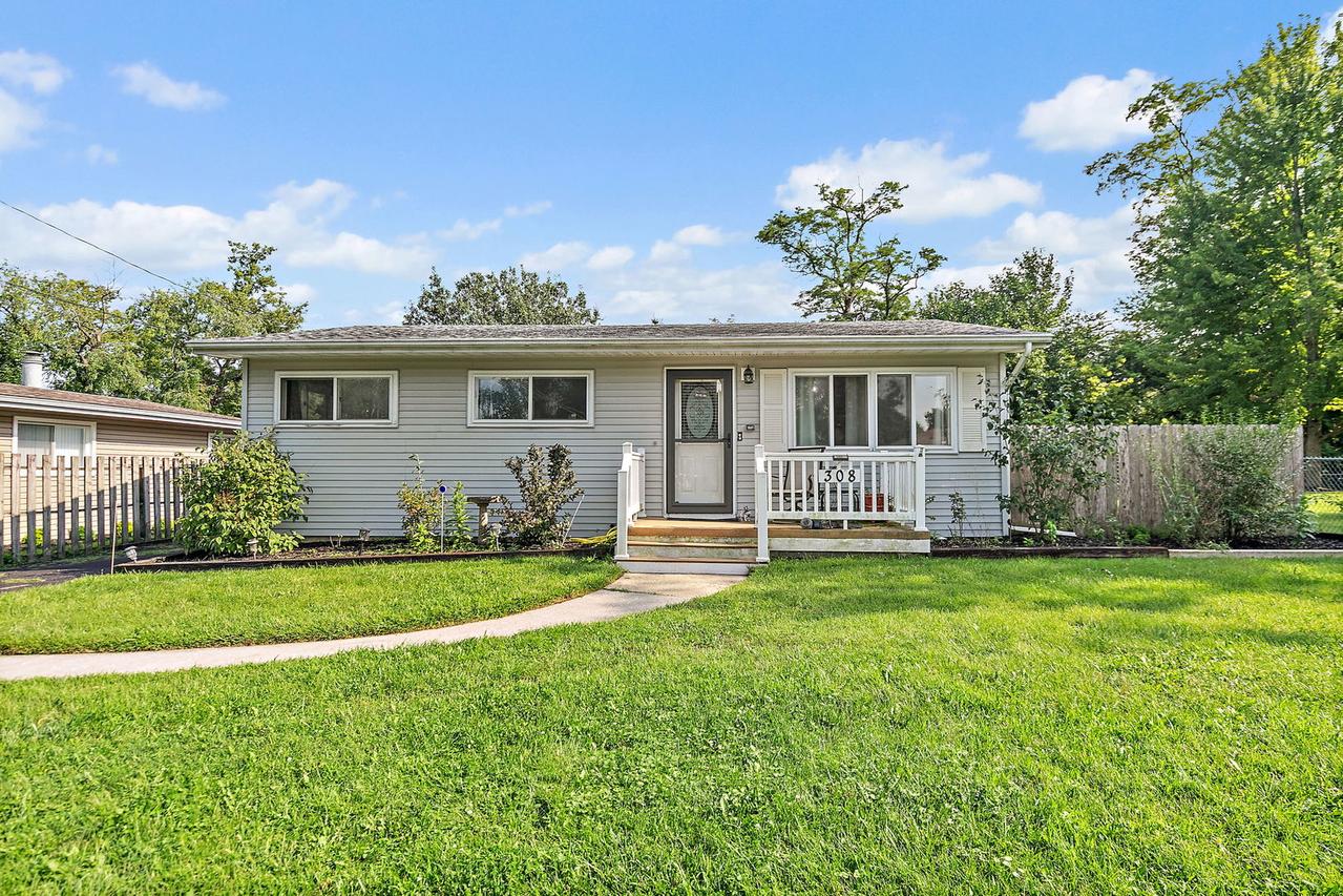 308 Ramble Rd., Lake In The Hills, IL 60156