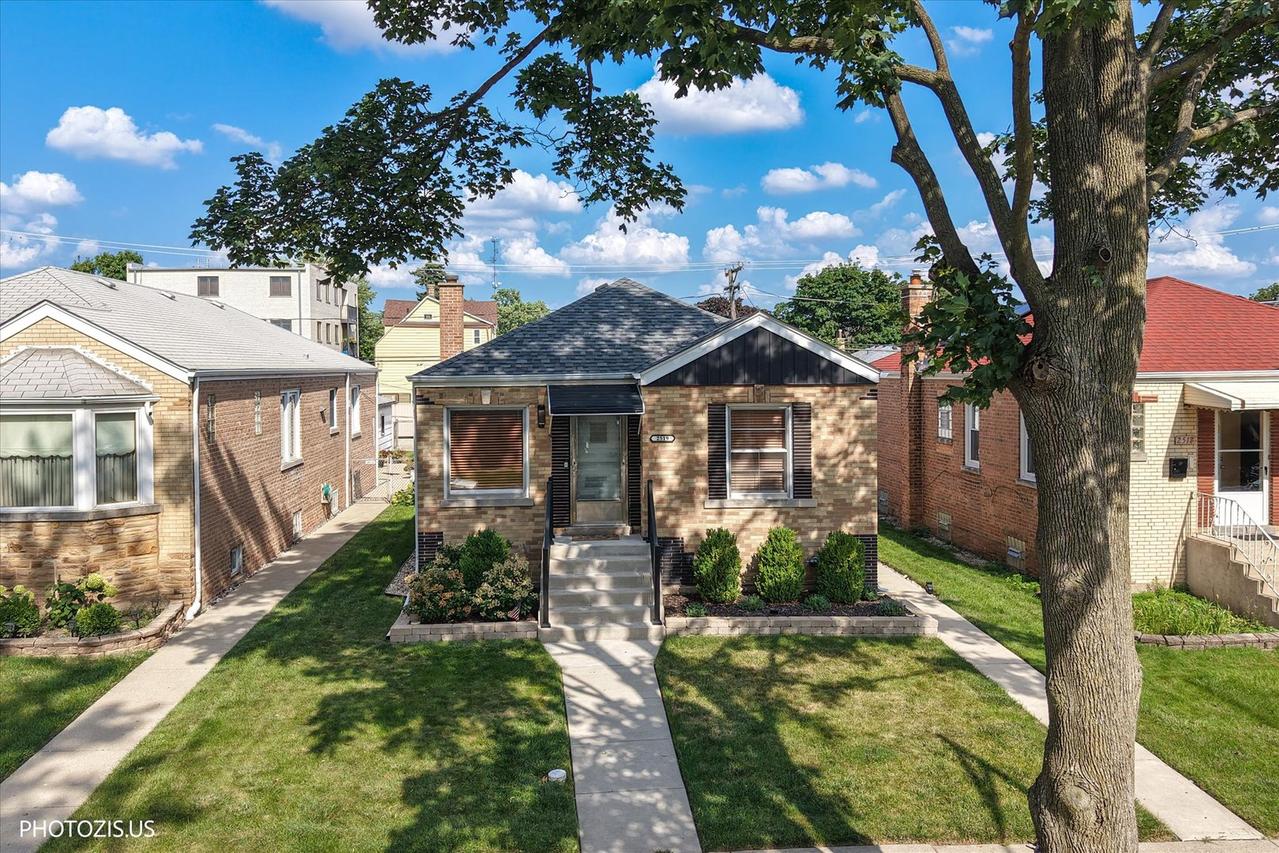 2519 N 74th Ct., Elmwood Park, IL 60707