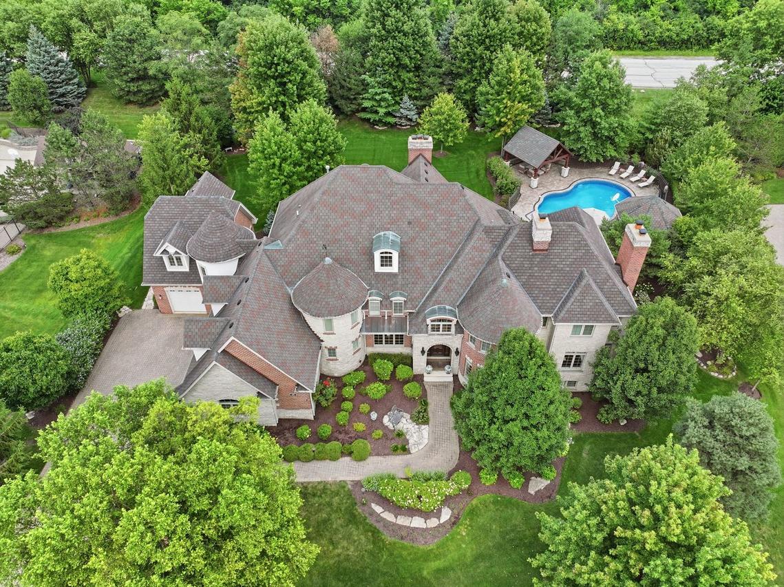 105 Forest Edge Dr., Palos Park, IL 60464
