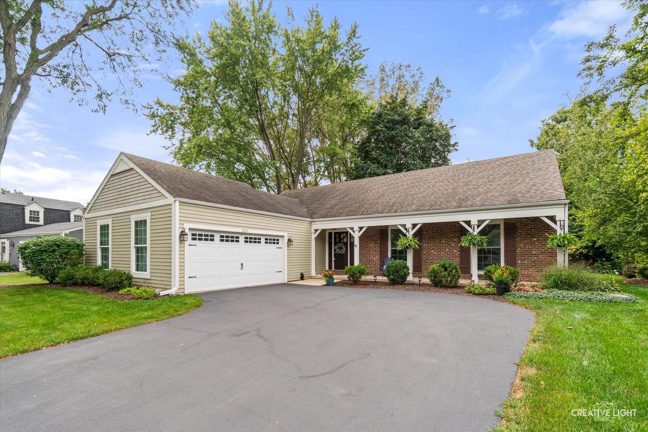 215 Chasse Cir., St. Charles, IL 60174