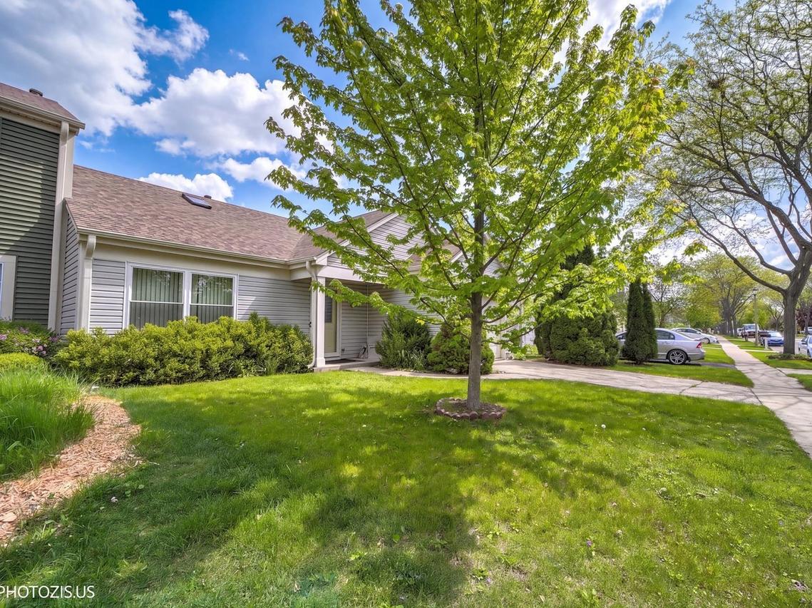74 Bedford Rd., Mundelein, IL 60060