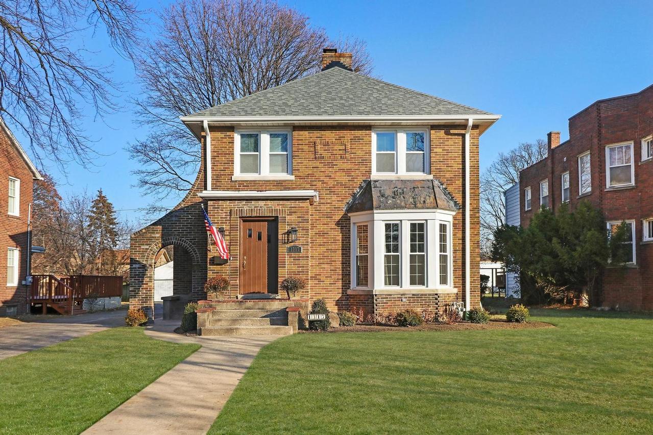 1317 N Jackson St., Waukegan, IL 60085