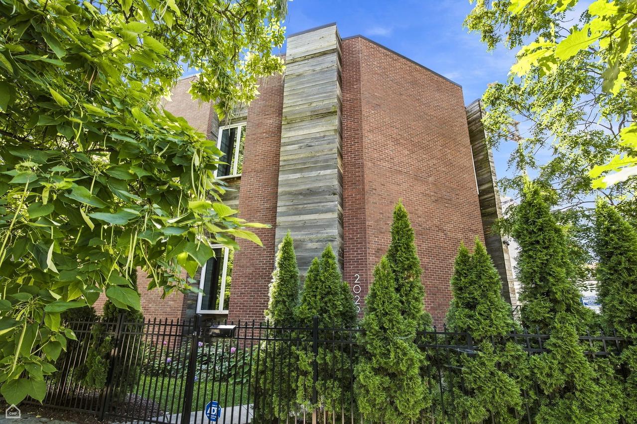 2029 W George St., Chicago, IL 60618