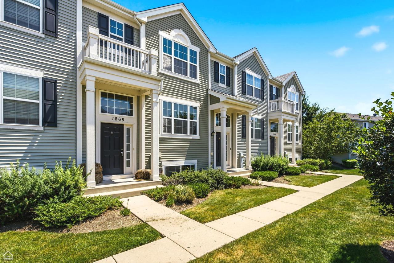 1665 Windward Dr., Pingree Grove, IL 60140