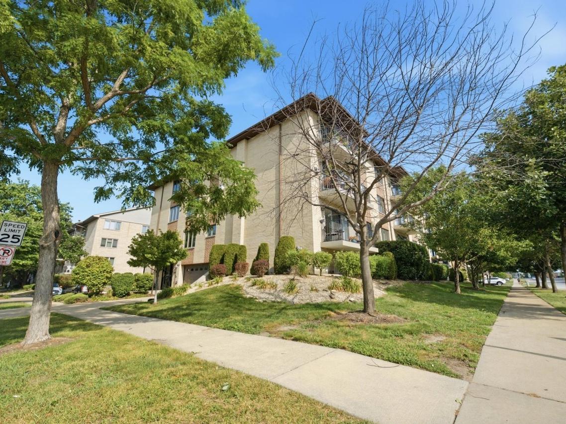 4500 W 93rd St. #1A, Oak Lawn, IL 60453