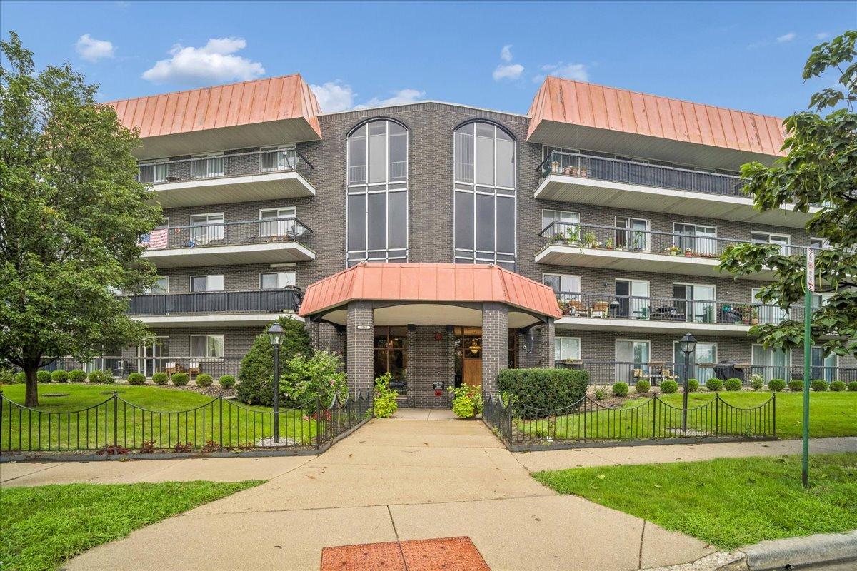 4840 Foster St. #103, Skokie, IL 60077