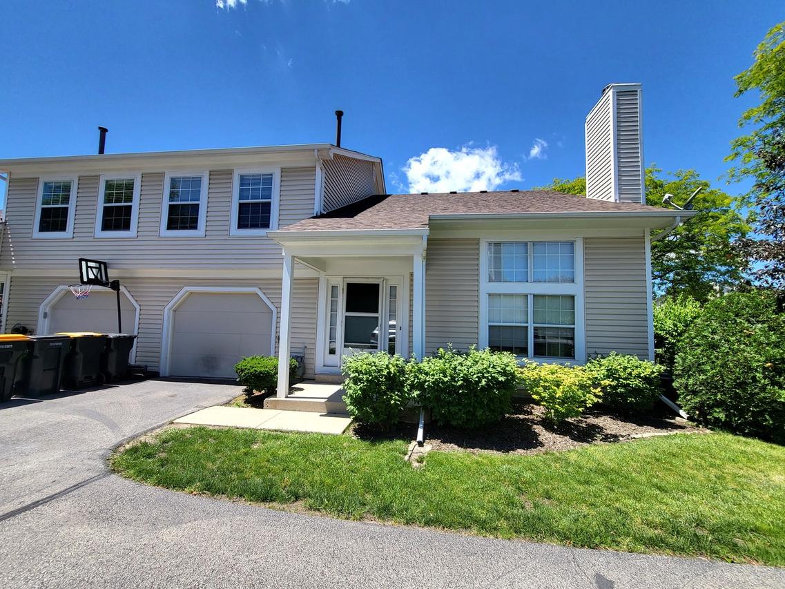 341 Wisteria Dr., Streamwood, IL 60107