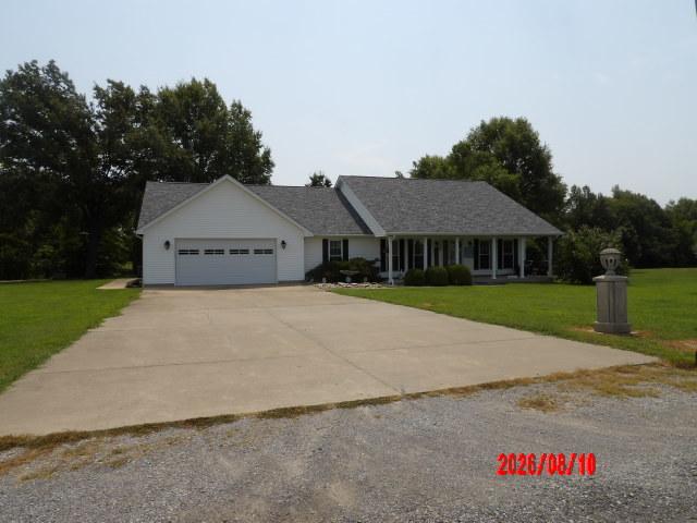 175 Quails Run Ln., Harrisburg, IL 62946