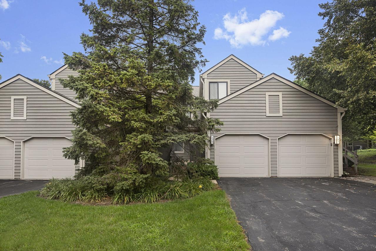 488 White Oak Ln., Lake Barrington, IL 60010