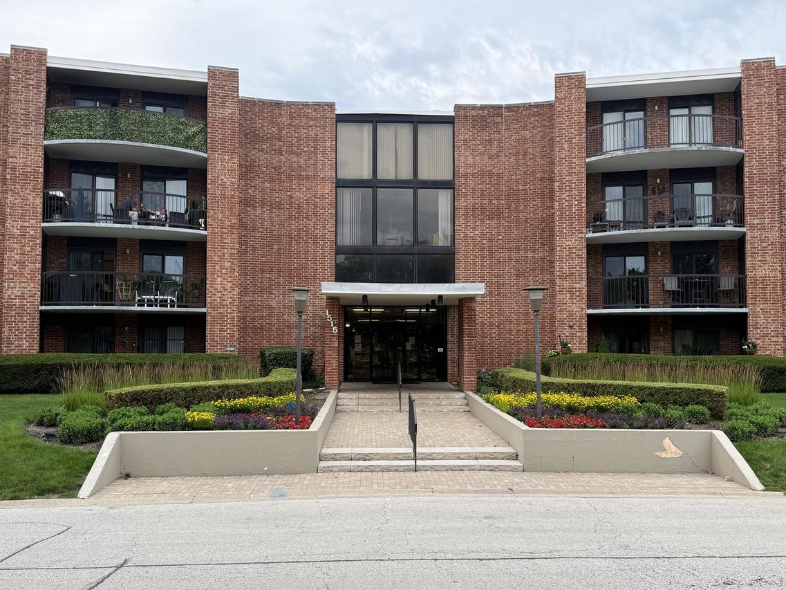 1515 Central Rd. #319C, Arlington Heights, IL 60005