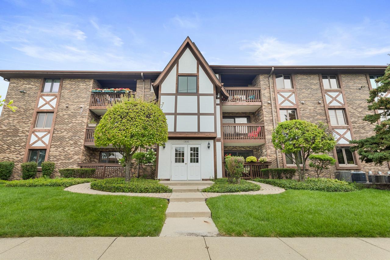 5646 W 103rd St. #106, Oak Lawn, IL 60453