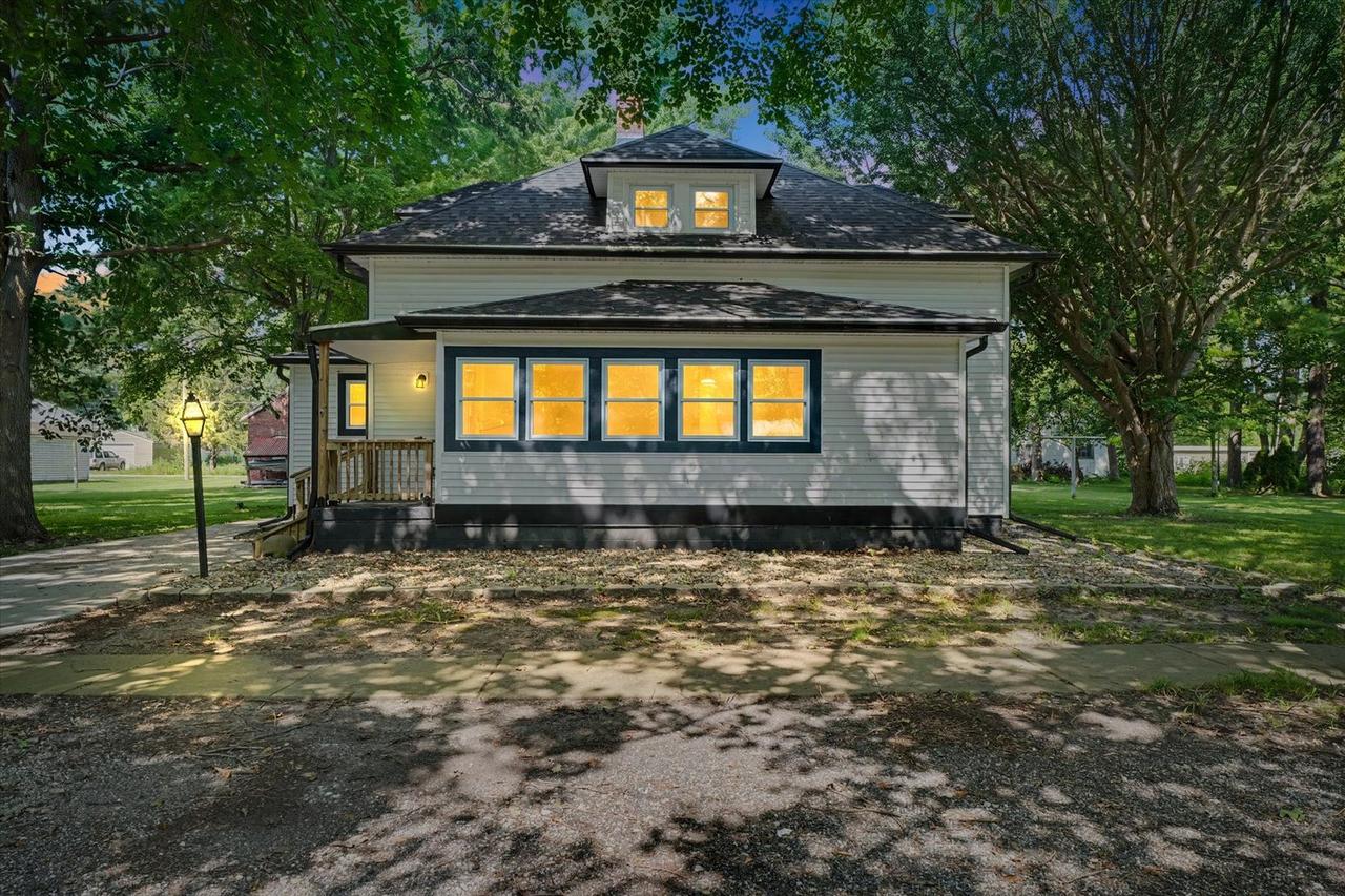 15 N Locust St., Pesotum, IL 61863