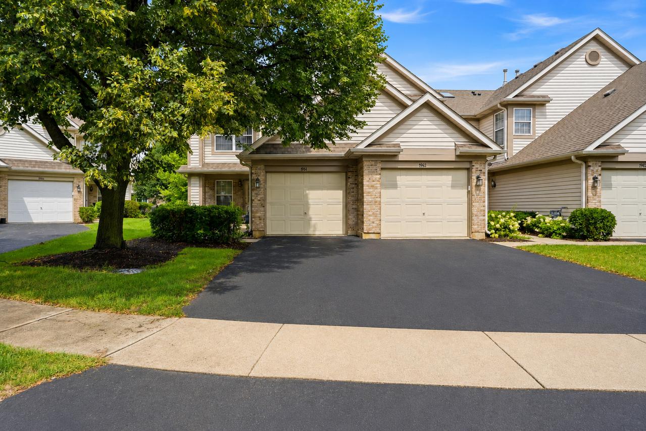 1984 Persimmon Ct., Schaumburg, IL 60193