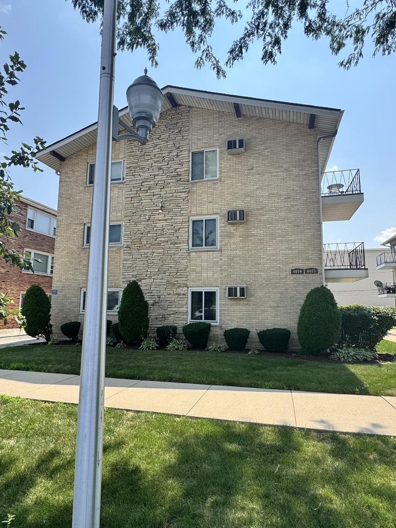 6023 W 64th Pl. #9, Chicago, IL 60638