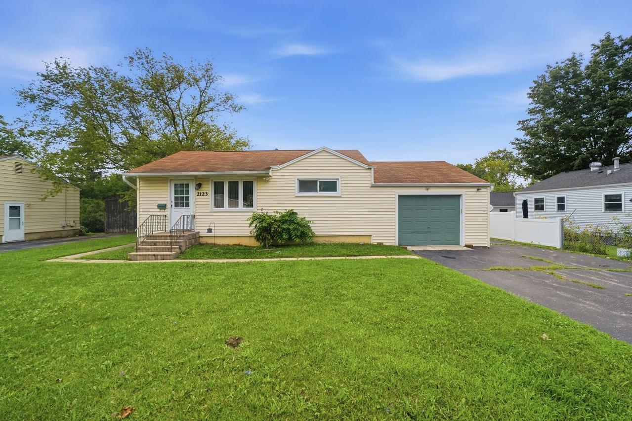 2123 N Mcaree Rd., Waukegan, IL 60087